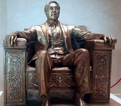 В Национальном музее Казахстана в Астане установлена скульптура президента республики Нурсултана Назарбаева.