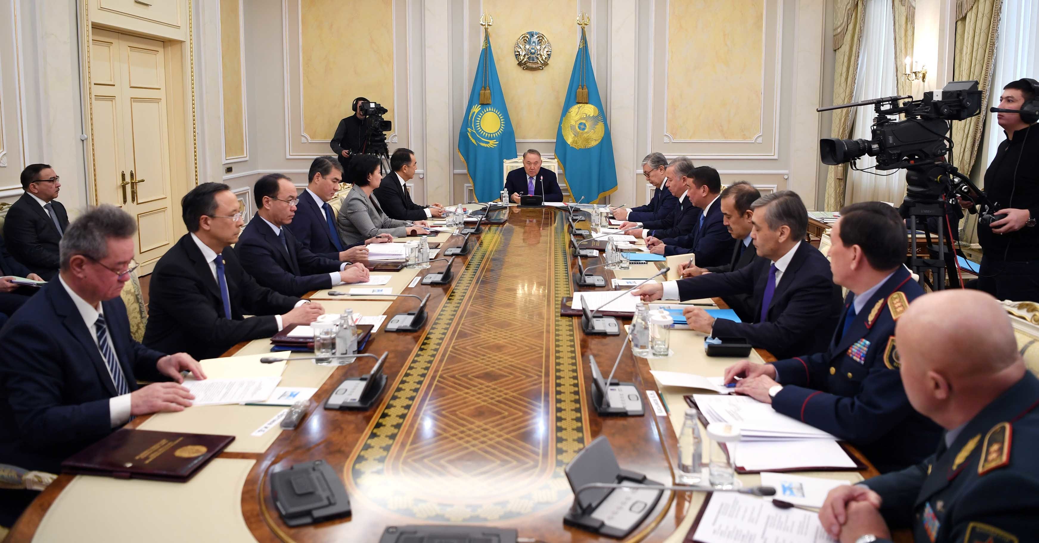 Назарбаев поручил принять меры из-за санкций США против России