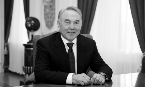 Назарбаев говорит, что вовсе не уйдет с престола