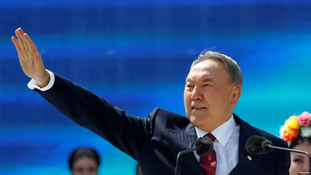 Казахстан выбирает латиницу. Назарбаев ходит по воде?