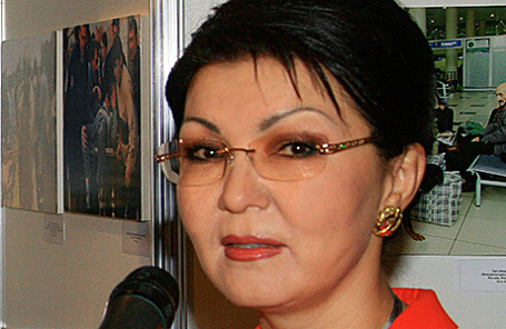 Почему дочь Назарбаева ушла из правительства в парламент?