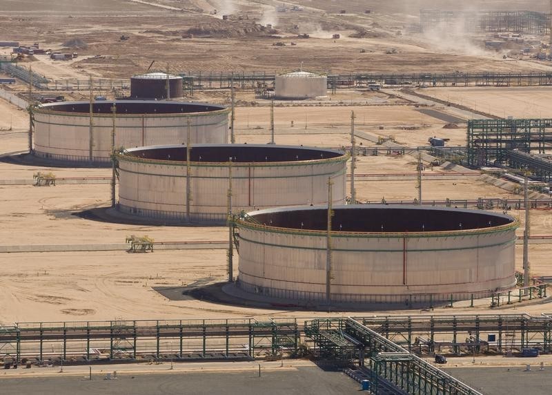 Казахстан готовится к снижению добычи нефти, доходов