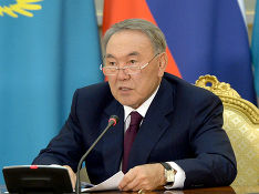 Президент Казахстана призвал чиновников быть скромными и не критиковать политический курс страны