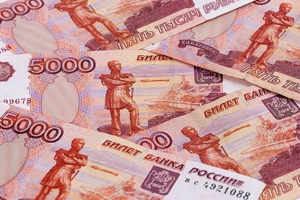 Упавший рубль опять толкает Казахстан к девальвации