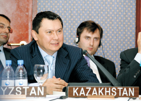 Арестованы первые пять книг «Крестный тесть». Алиев ее написал для суда над Назарбаевым. 
