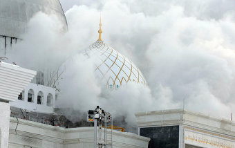 Казахстан получил двухпартийный парламент. Дурным знаком выборов стала пылающая мечеть в Астане