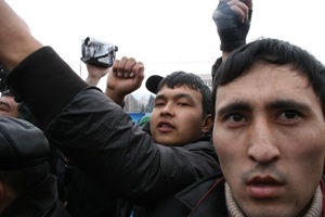 Казахские телеканалы умалчивают о причинах волнений в Бишкеке