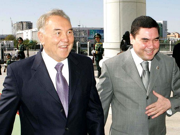 Бердымухамедов скоро станет Героем Туркменистана, а Назарбаеву такое не дано