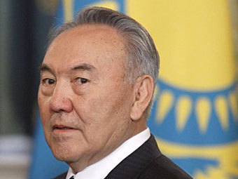Назарбаев предложил сажать за брошенную жевательную резинку 