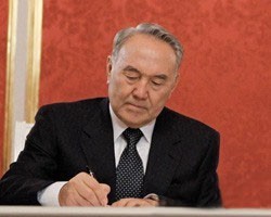 Президент Казахстана продлил режим ЧП в Жанаозене