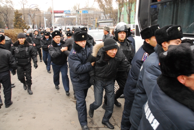 Власть толкает народ к бунту