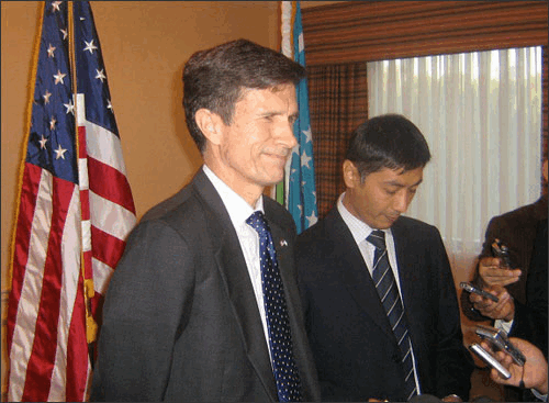 В Киргизию едет помощник госсекретаря США