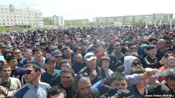 Казахстан: Митинги против продажи земли иностранцам продолжаются по всей стране
