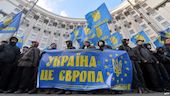 Украина: протестующие продолжают осаждать правительство