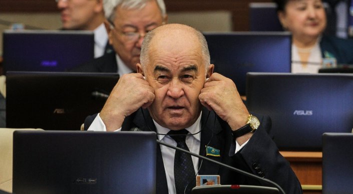 Олигархи грабят Казахстан - мажилисмен